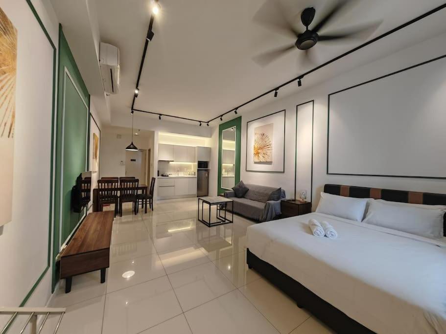 Apartment Chambers A Flat, Klcc & Kl Tower View, *